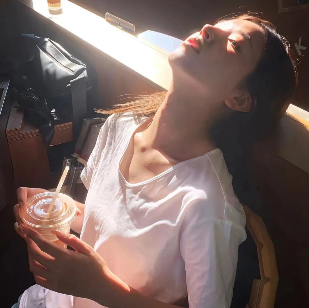 湖边散步